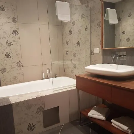 Lambergh Chateau & 4*