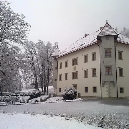 Lambergh Chateau & فندق