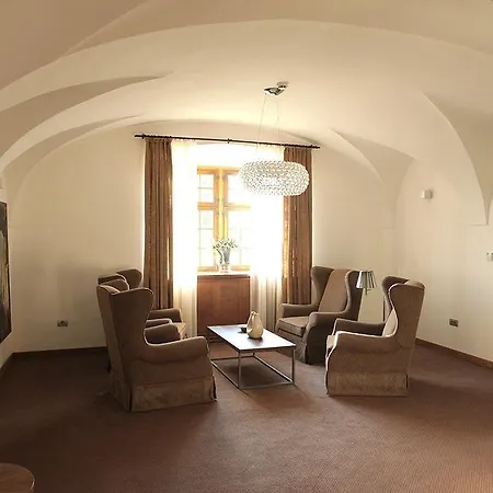 Lambergh Chateau & Hotel