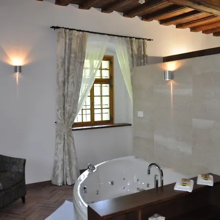 Lambergh Chateau & فندق 4*