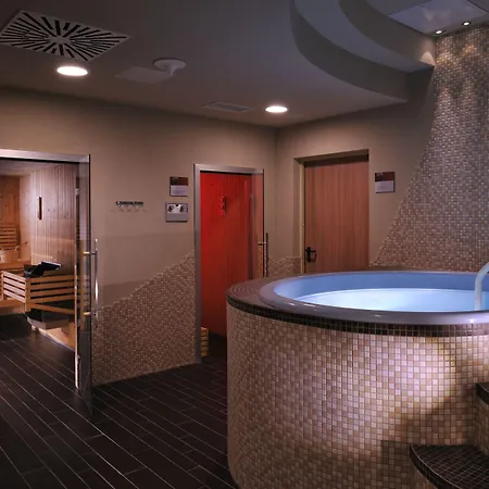 Lambergh Chateau & Hotel 4*