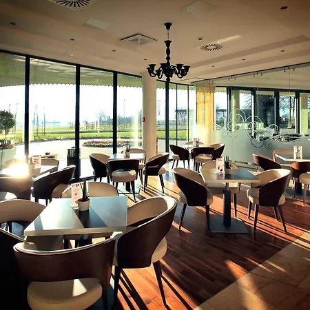 Lambergh Chateau & Hotel 4*