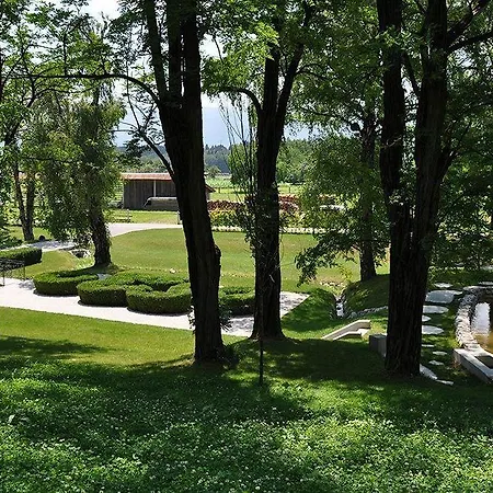 Lambergh Chateau & 4* Dvorska Vas