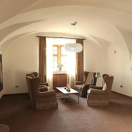 Lambergh Chateau &