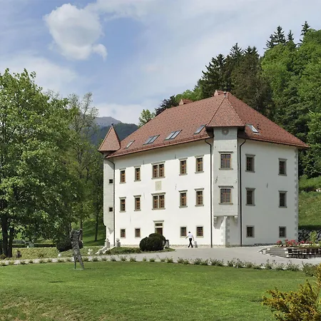 Lambergh Chateau & Hotel 4*