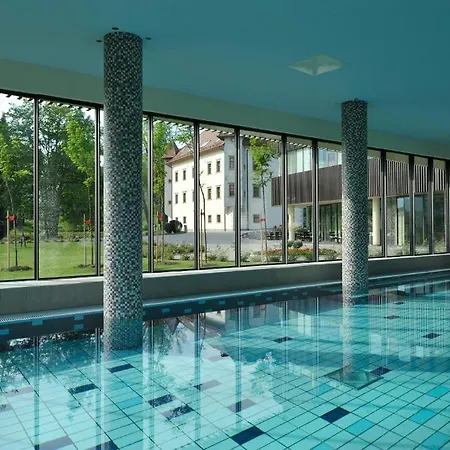 فندق Lambergh Chateau & 4*